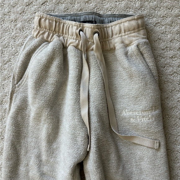 Abercrombie Cream Fleece Joggers Size XS - Picture 2 of 4